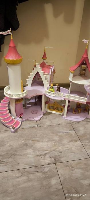 Playmobil  замък с обзавеждане и придворни