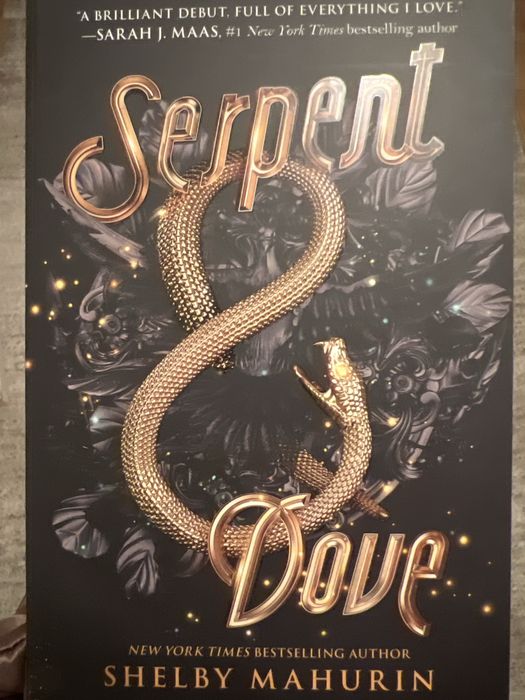 Vand cartea “Serpent & Dove”, limba engleza