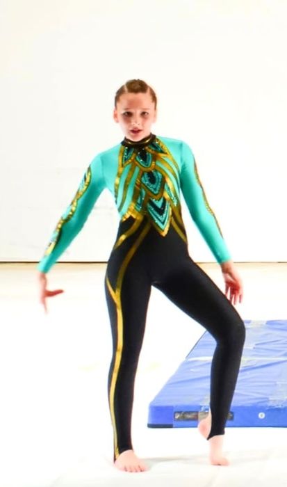 Продам б. У костюм для воздушной гимнастики.