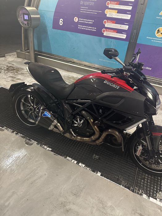 Ducatti diavel carbon