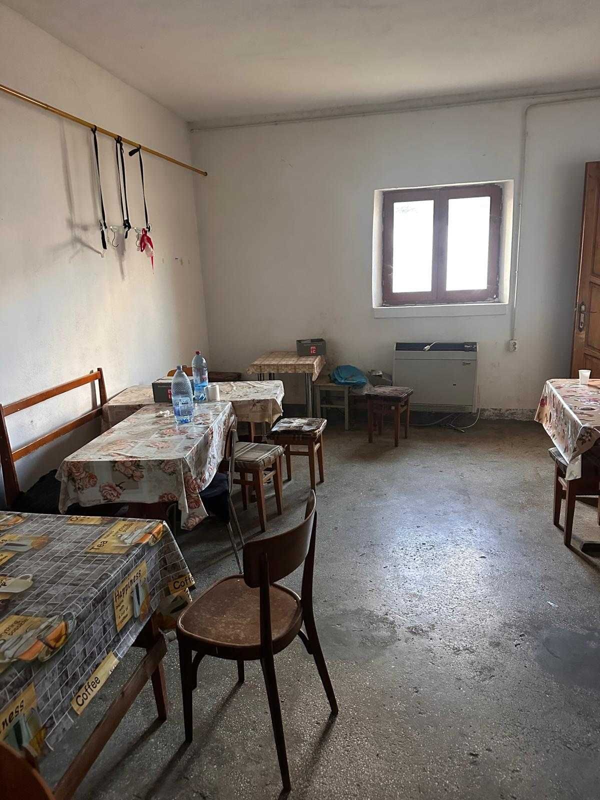 Hala de inchiriat in Gherla. masinile de cusut se elibereaza.