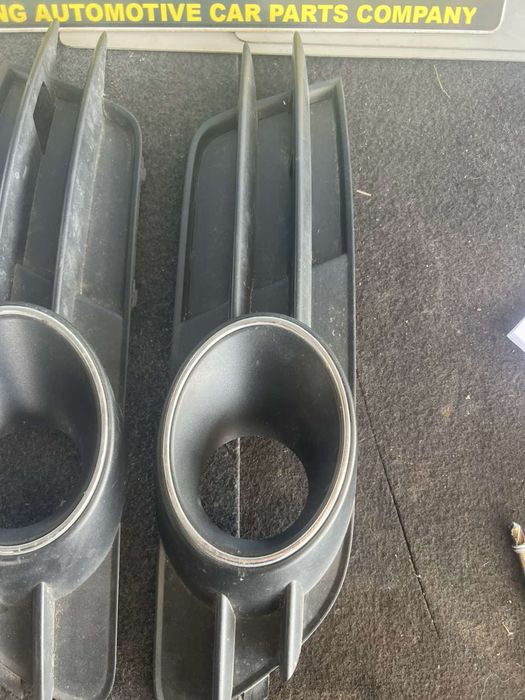 Решетка с дупка за халоген или дистроник за AUDI A6 c7 4g0807682 h