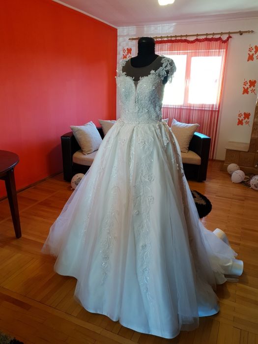 Rochie de mireasa model deosebit