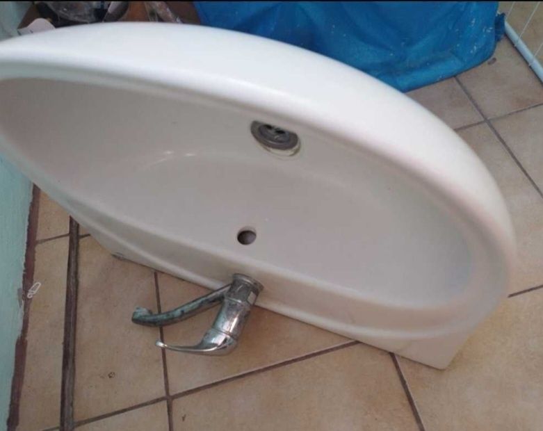 Vand comoda, canapea, balansoar etc.