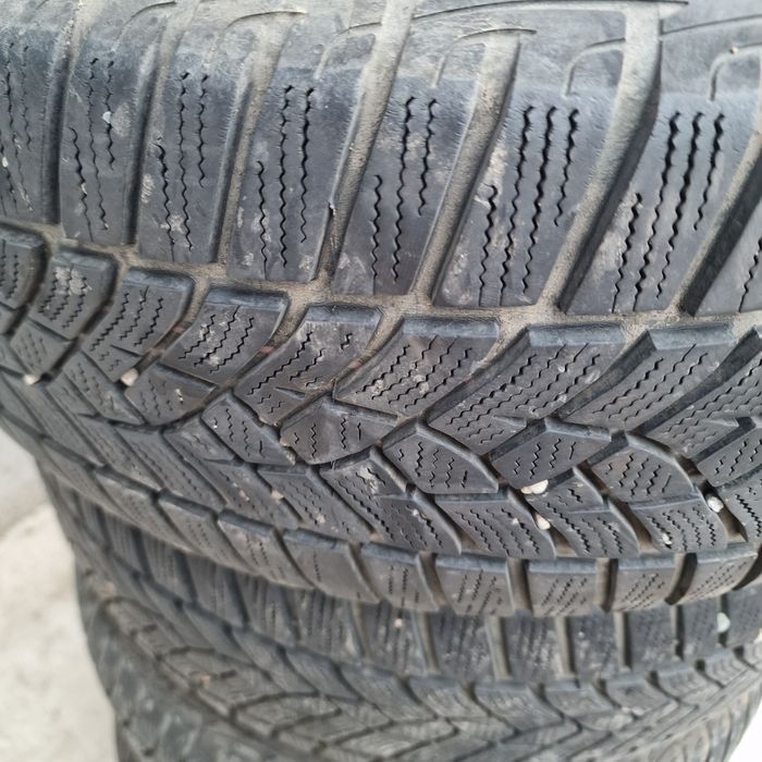 Anvelope iarna GoodYear 215 55 r16