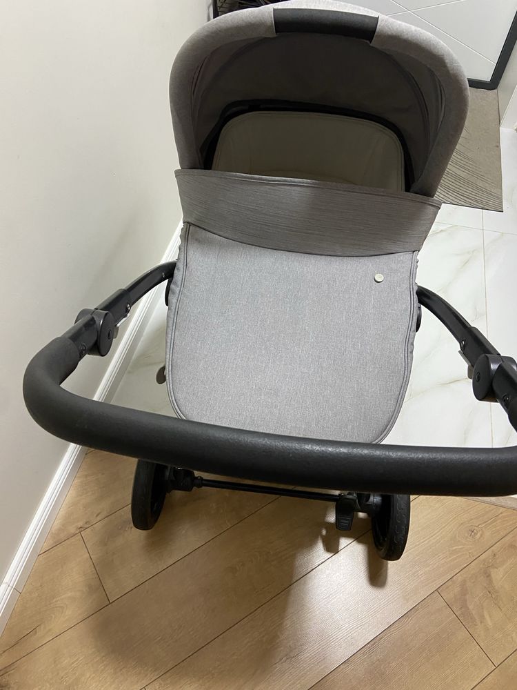 Продам детскую коляску с 2мя сменными люльками марки Cybex