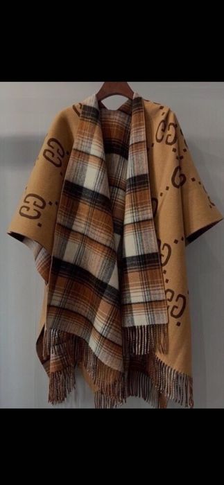 Poncho Gucci model 2026-iarnă, 2 modele