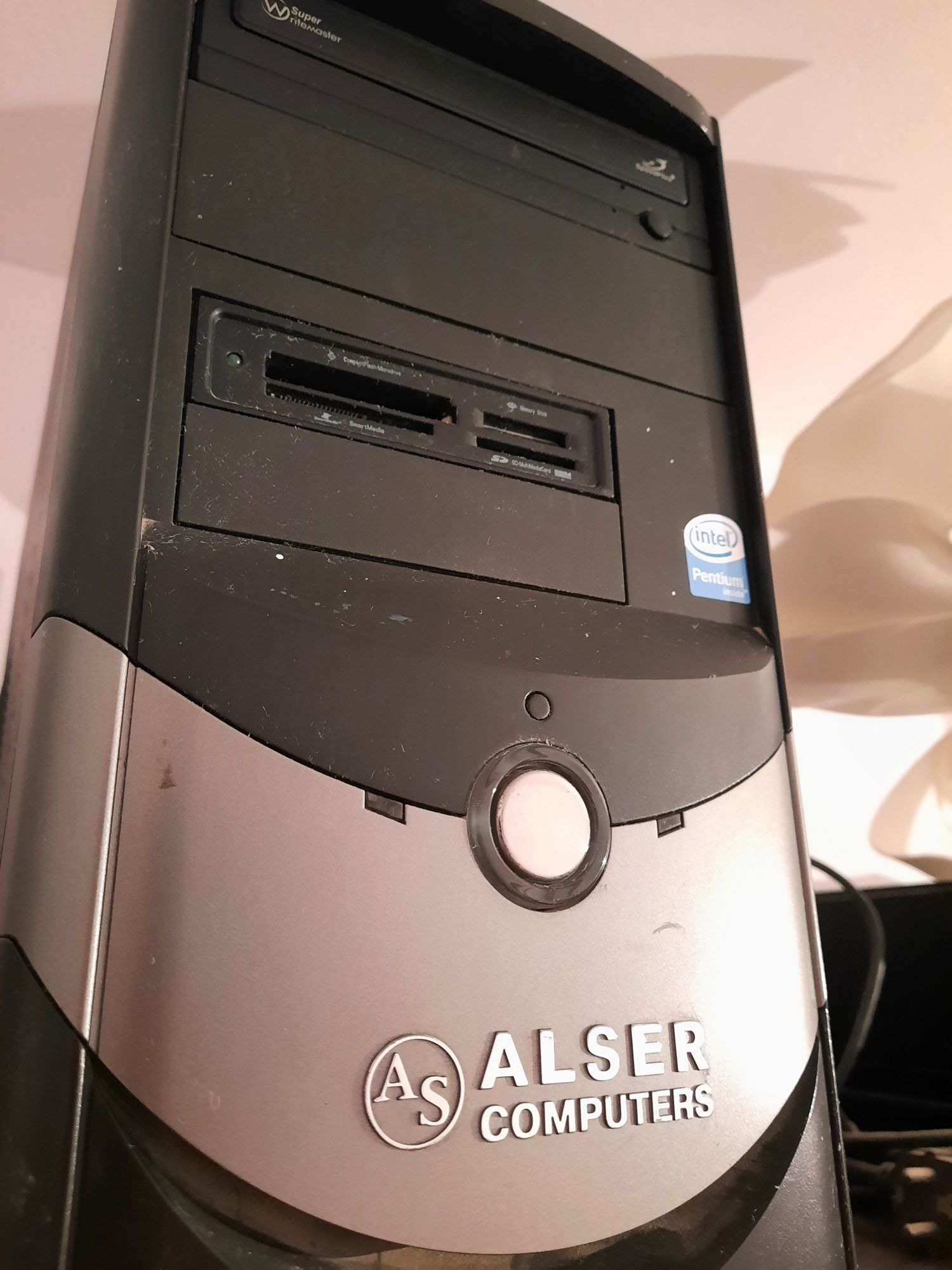 Монитор Samsung, блок Alser, клавиатура