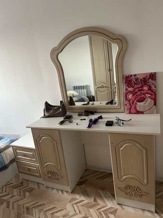 Шифоньер и шкаф