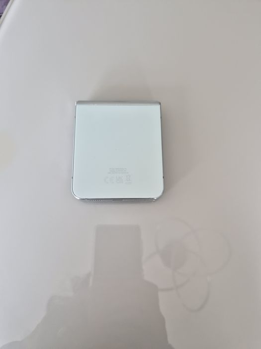 Samsung Z flip5 като нов