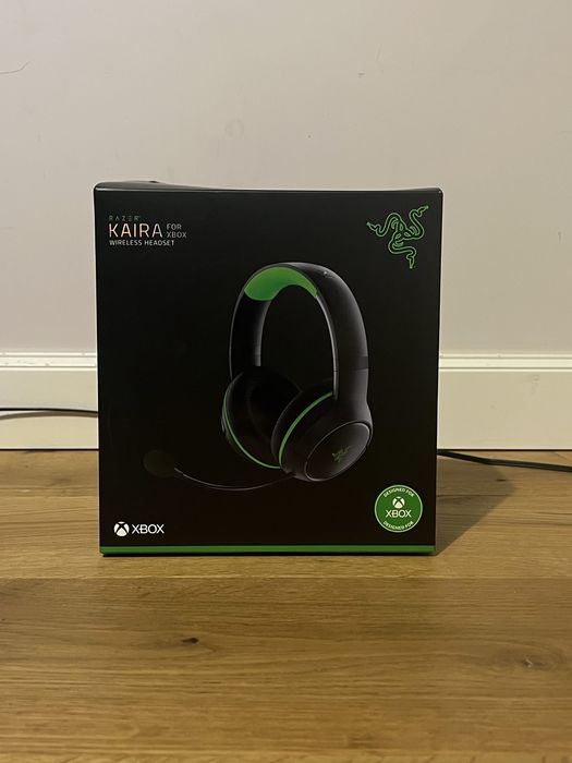 Xbox Series X 1TB + контролер, 1 игра и Слушалки