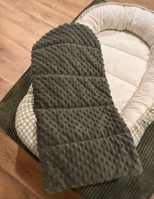 Babynest cu doua fete