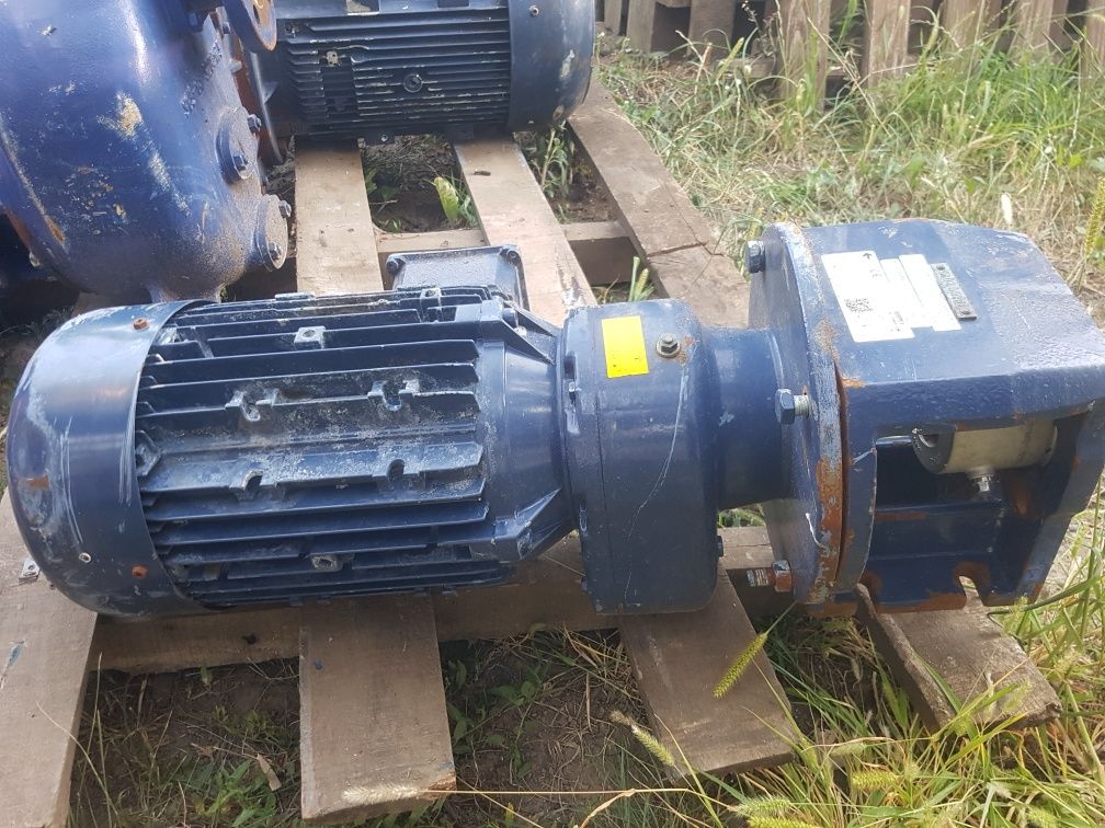 Motor electric 4kw cu reductor 380