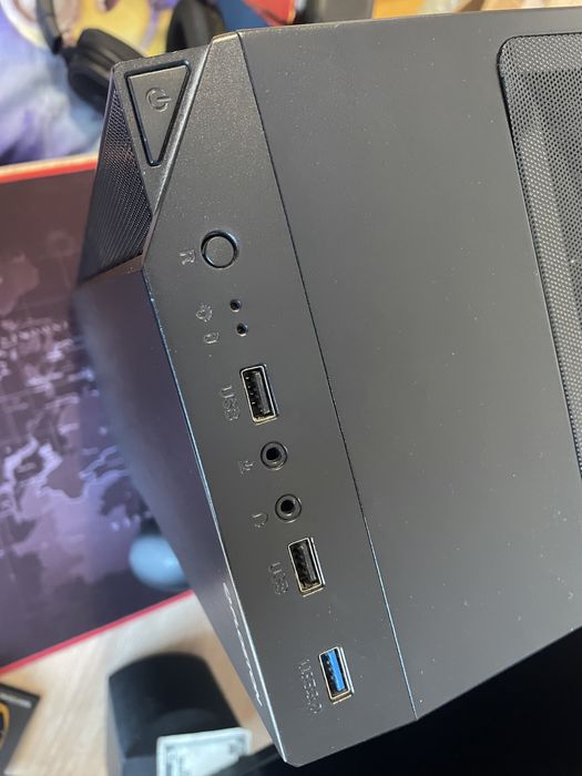 Pc: Gtx 1660 super, i5 9400f, 16gb ram