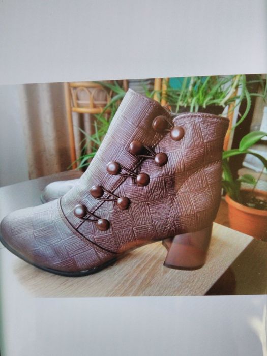 Ghete dama din piele ecologica,mărimea 36.  55 lei