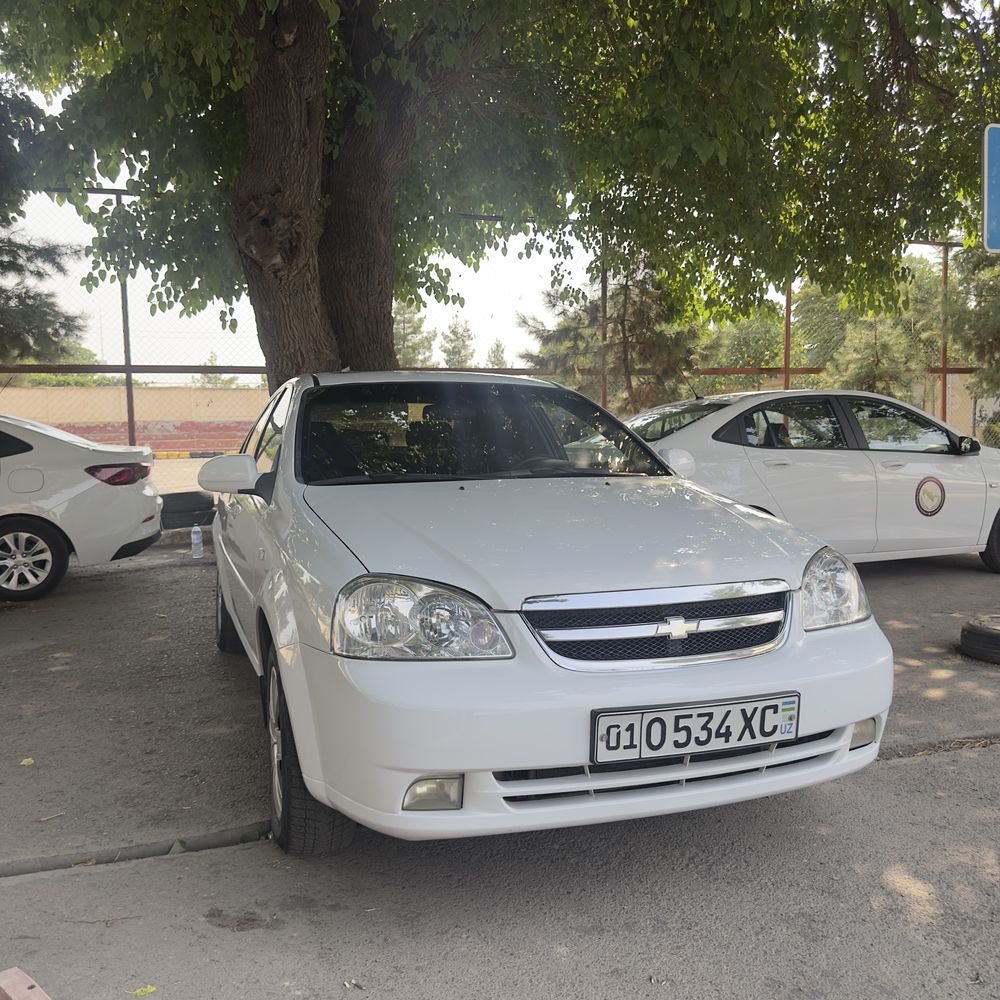 Lacetti 1.6 avtamat 2012 polni navarot