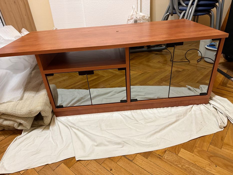 Малък шкаф в отлично състояние