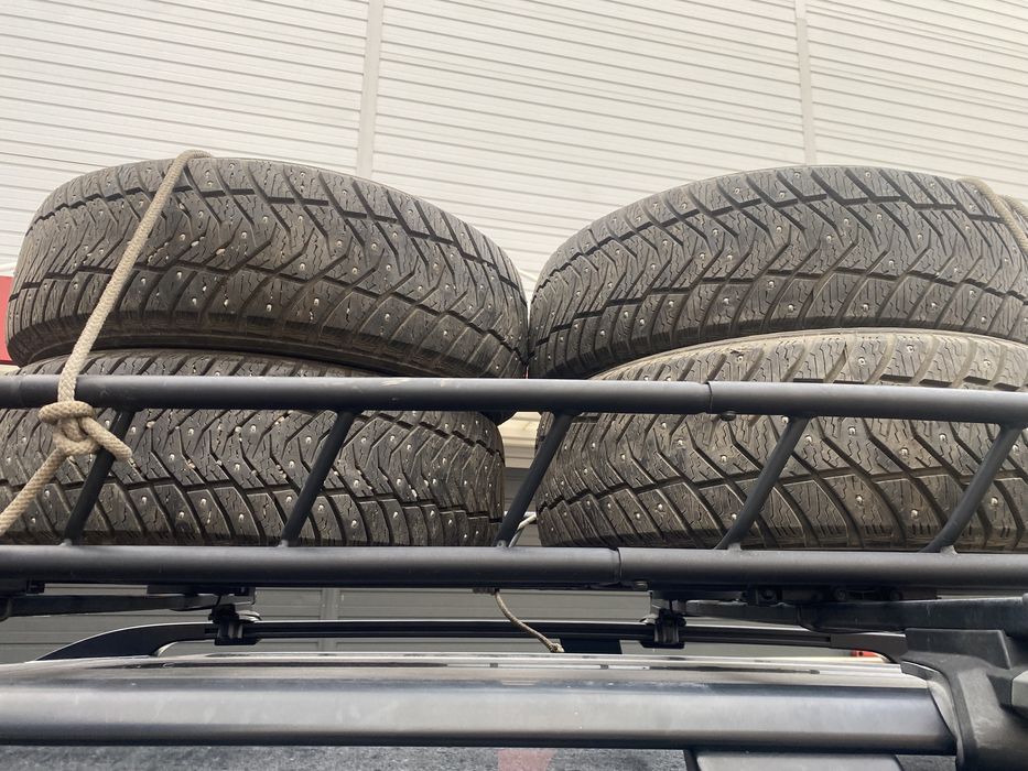 Зимние шипованные шины 215/60/16