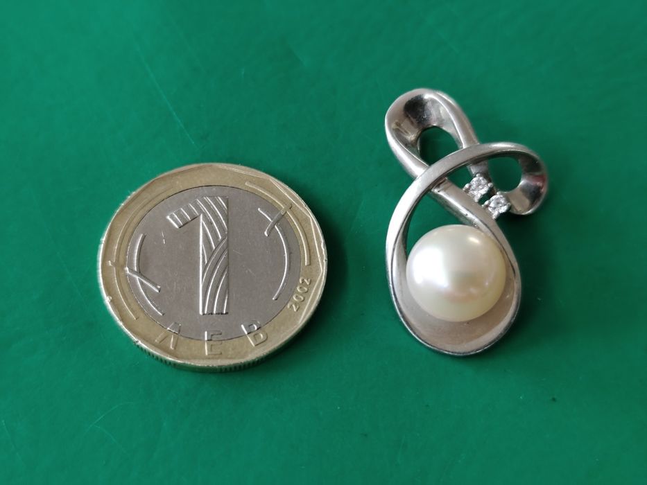 Сребърен медальон с перла 925