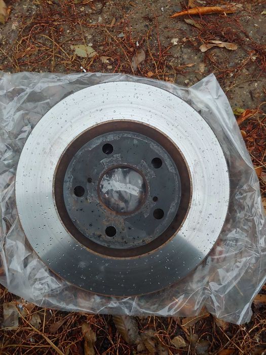 Продам передние тормозные диски на toyota Camry 50/55