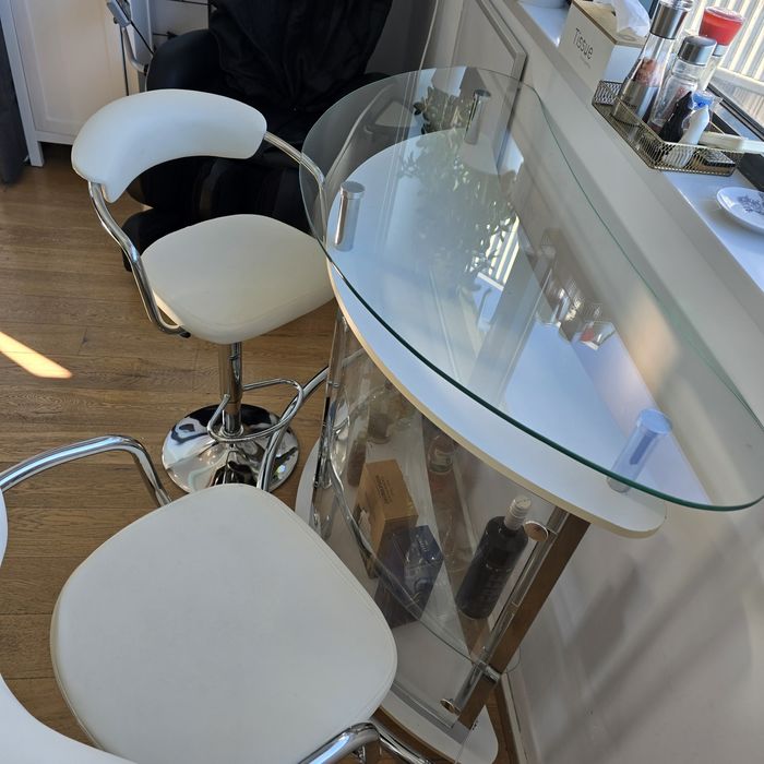 Bar din sticla cu 2 scaune