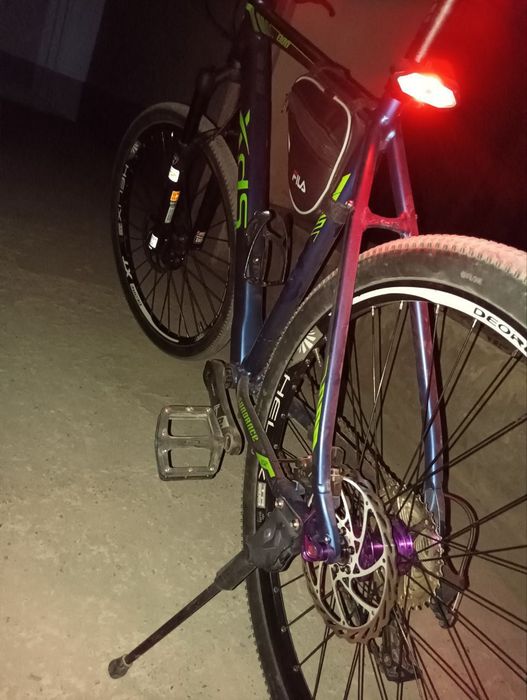 Xds 800 pilus 27.5 srochna sotiladi
Vilka manitu
Diska hlt 29
Kaseta s