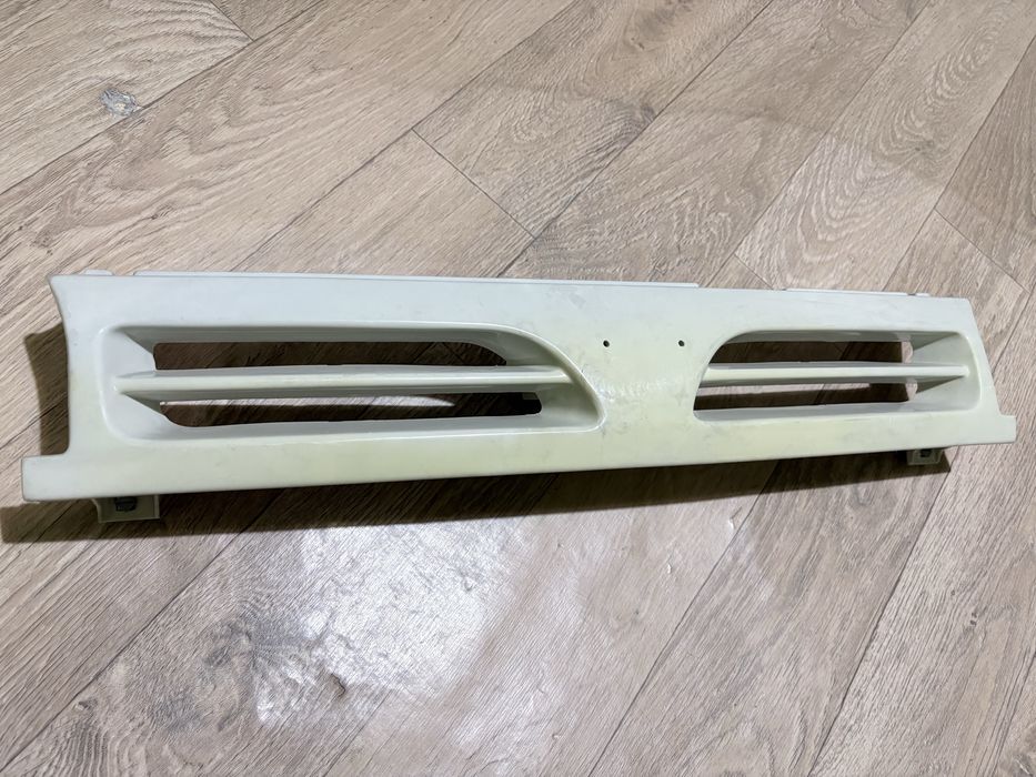 Решетка радиатора Ниссан Примера п10/ Nissan Primera P10