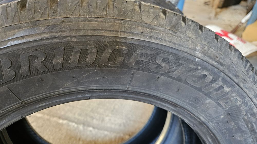 2бр гуми 195 65 16С бриджстоун