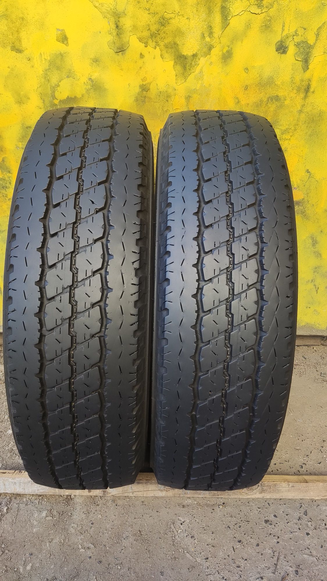 2бр бусови гуми 195/75/16C Bridgestone Duravis 107/105R, 7.4мм грайфе