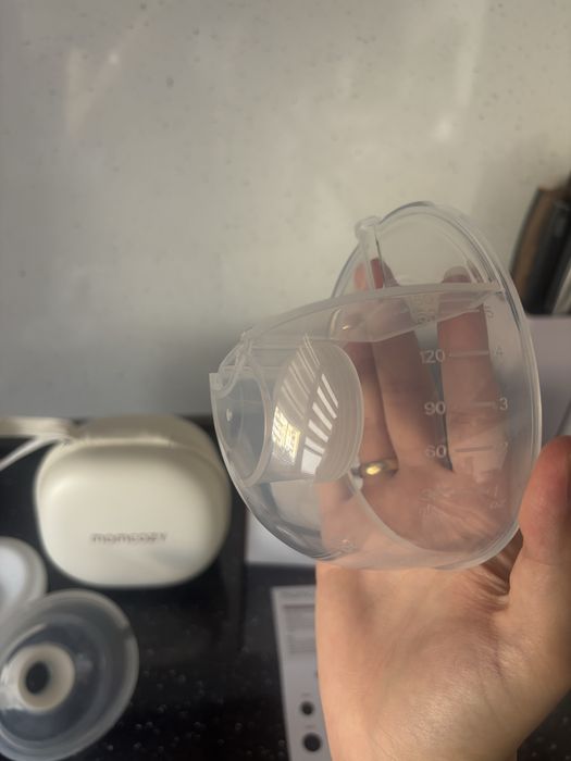 Помпа за кърма Momcozy M5 hands-free в ГАРАНЦИЯ
