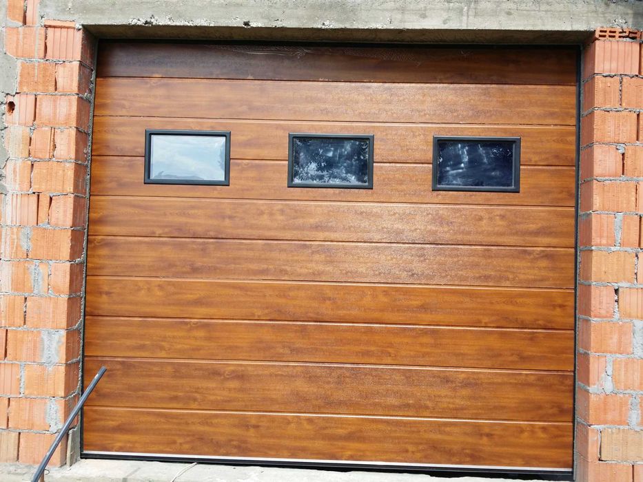 vand usi garaj sectionale,asigur montaj in pucioasa si dambovita