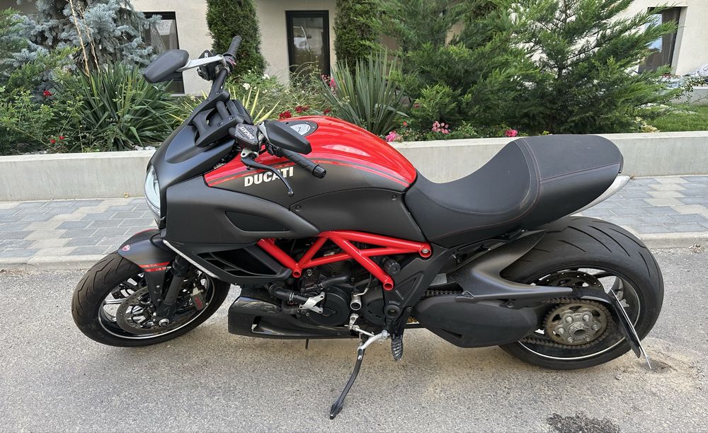 Ducati Diavel  2011 Carbon