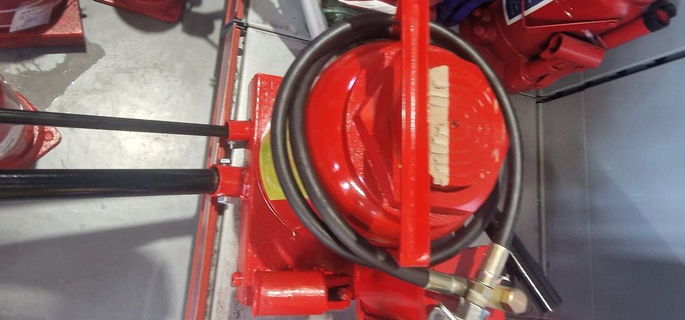 Cric pneumo hidraulic 50 tone pret 1750 lei cu tva se poate trimite pr