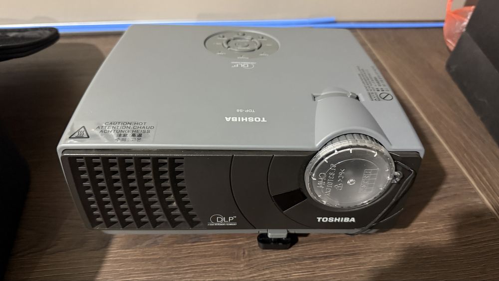 Проектор Toshiba TDP-S8