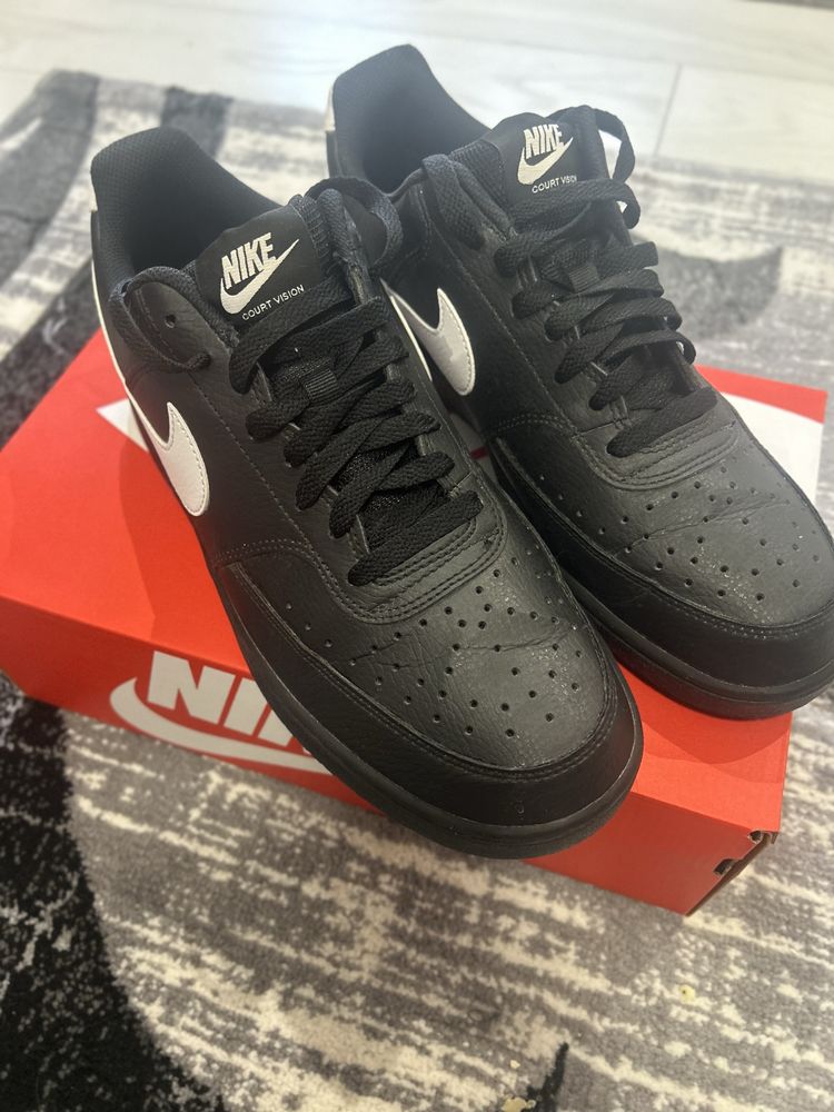 Adidasi Nike Court