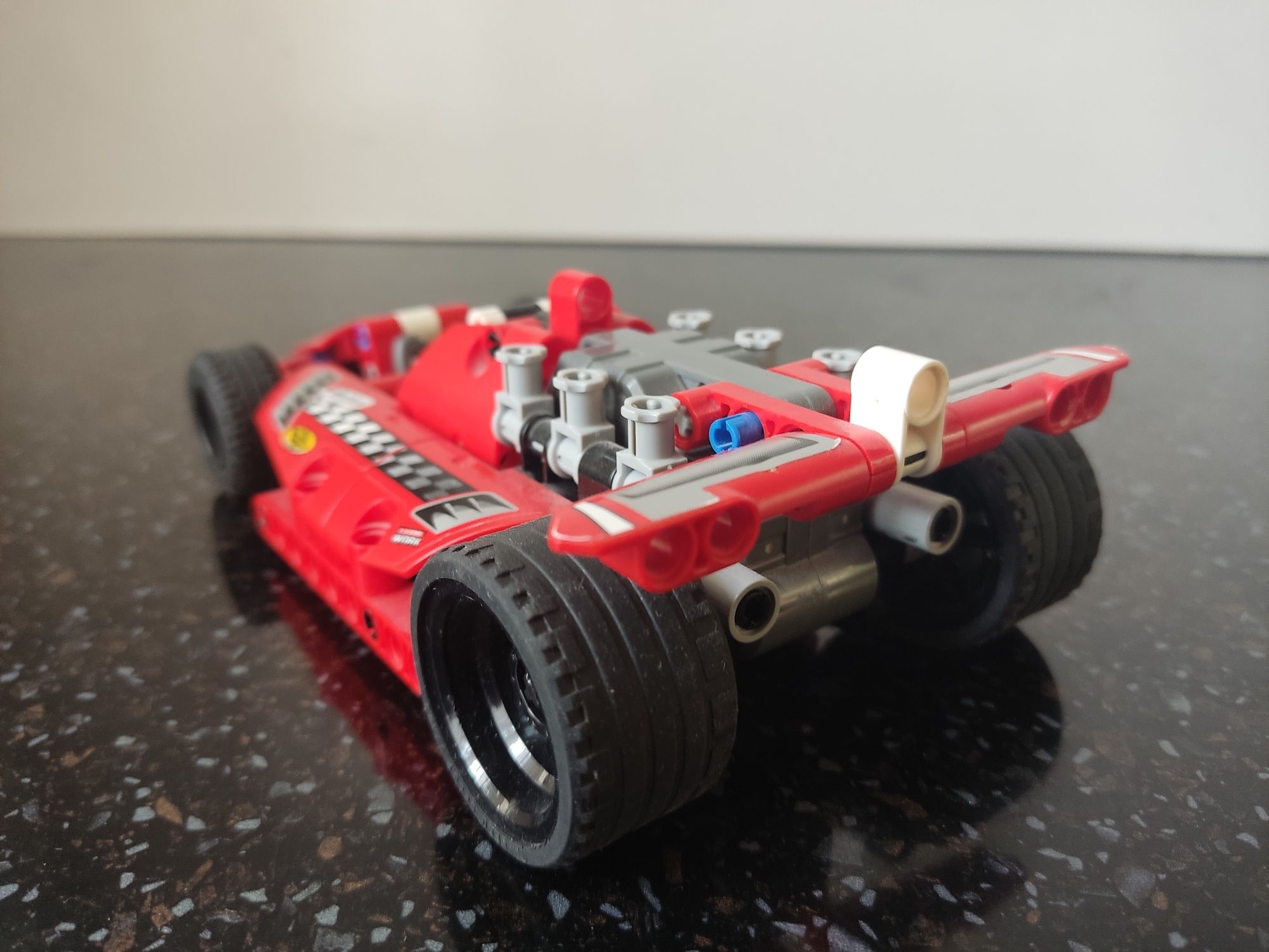 Набор LEGO Technic 42011. Гоночный карт.