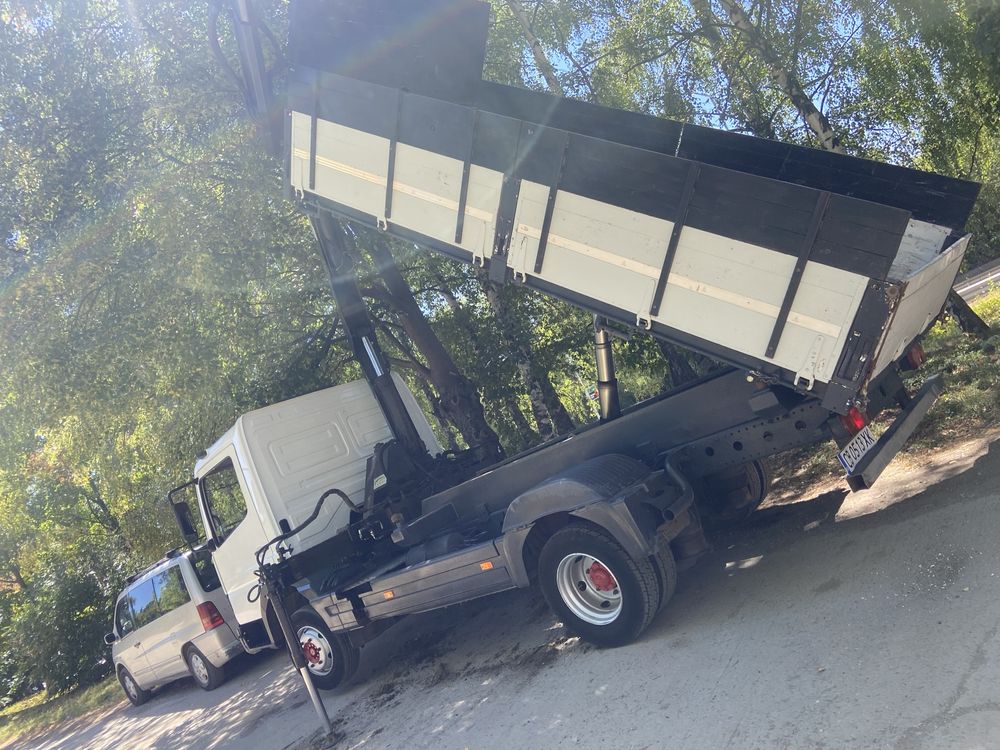 Mercedes atego тристранен самосвал с кран