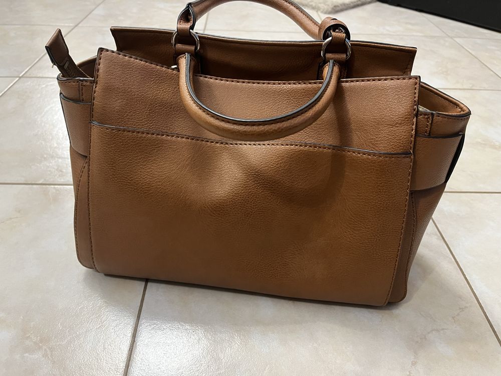 Чанти Guess