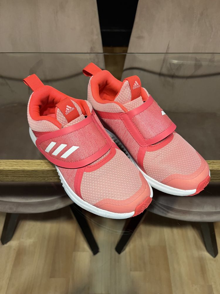 Маратонки,суитшърт и клин на Adidas