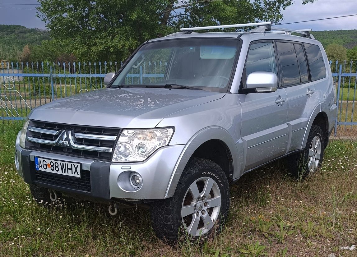 Mitsubishi Pajero Mk 4 AUTOUTILITARA