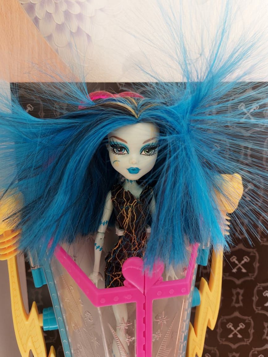 Продаю куклу Monster High