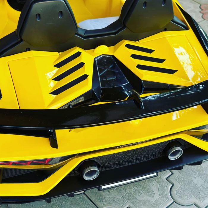 Лицензионная и двухместная детская машина Lamborghini Aventador