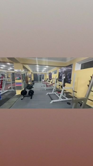 Ishlab turgan fitnes zal anjomlari kamplekt sotiladi