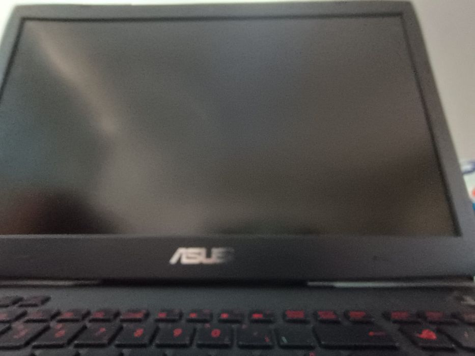 Vând/Schimb/ se vinde și pe piese/până acum este intreg laptop/ ASUS R