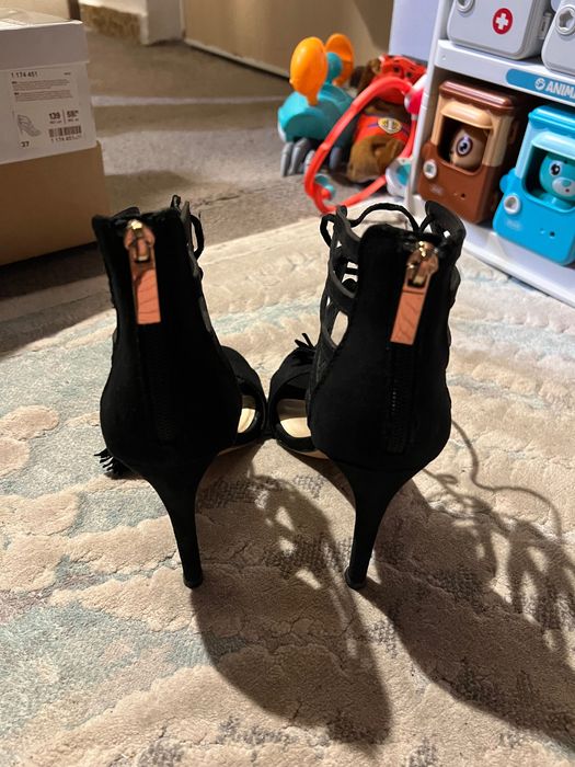 Sandale noi colecția Star Collection Deichmann mărimea 37