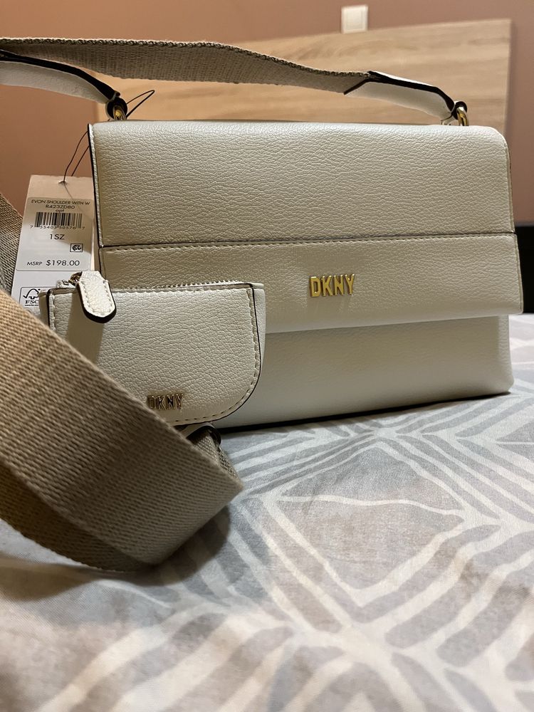 Чанта DKNY - чисто нова