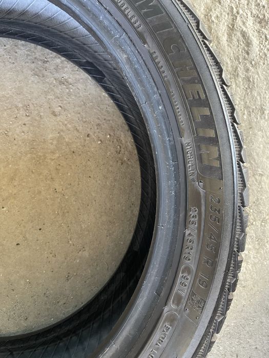 235/45R19 Michelin Pilot Alpin 5