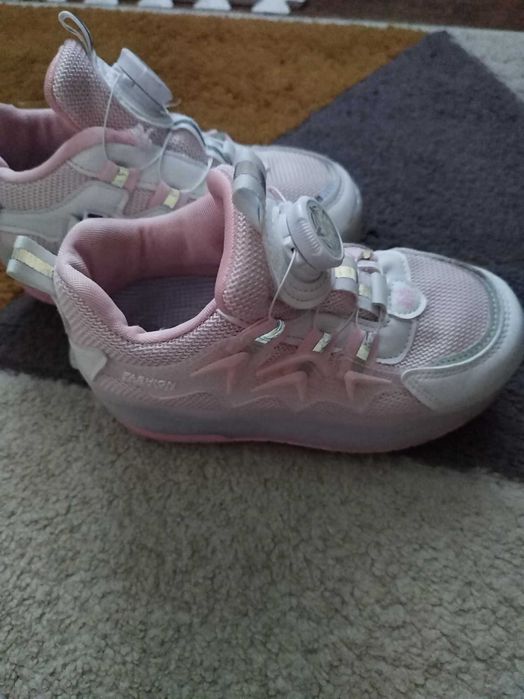 Маратонки на колелца 30 номер