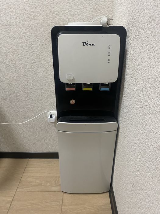 Кулер для воды BONA 313LA белый-черный