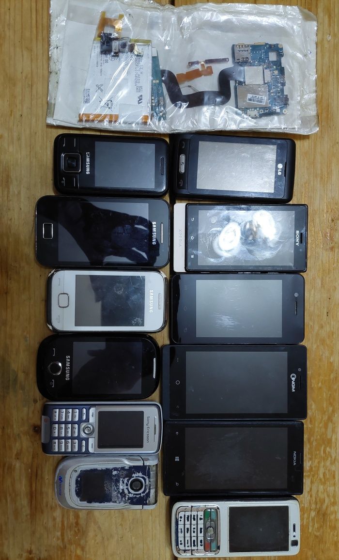 Telefoane pentru piese sau de colectie